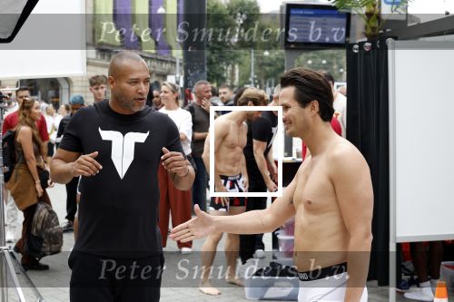 Amsterdam 2 september 2023
Everon Jackson Hooi heeft fotoshoot met zijn ondergoed merk Iamtoro op Leidseplein in het centrum van Amsterdam.