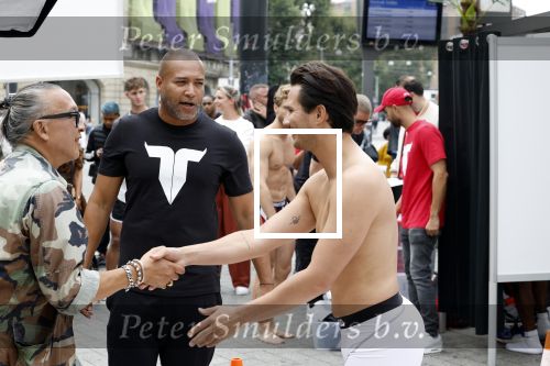 Amsterdam 2 september 2023
Everon Jackson Hooi heeft fotoshoot met zijn ondergoed merk Iamtoro op Leidseplein in het centrum van Amsterdam.