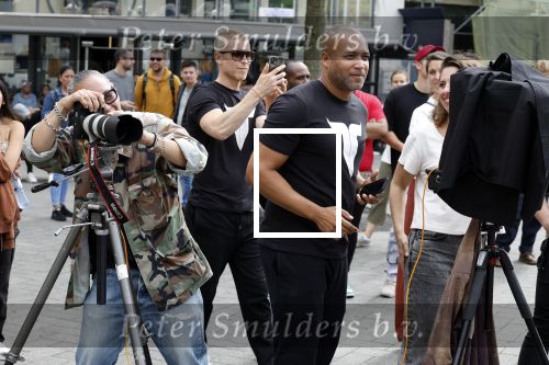 Amsterdam 2 september 2023
Everon Jackson Hooi heeft fotoshoot met zijn ondergoed merk Iamtoro op Leidseplein in het centrum van Amsterdam.