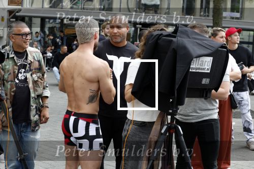 Amsterdam 2 september 2023
Everon Jackson Hooi heeft fotoshoot met zijn ondergoed merk Iamtoro op Leidseplein in het centrum van Amsterdam.