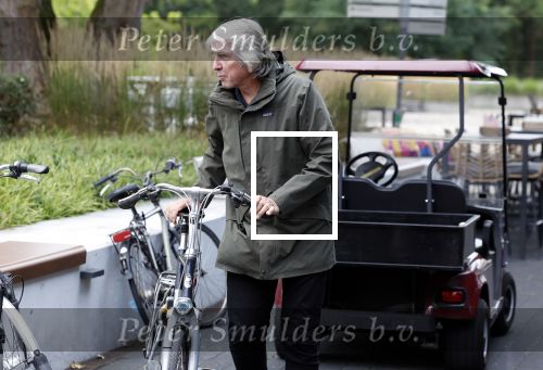 Hilversum 29 augustus 2023
Presentatie nieuwe tv seizoen NPO bij studio 21 op het mediapark. Felix Meurders op de fiets