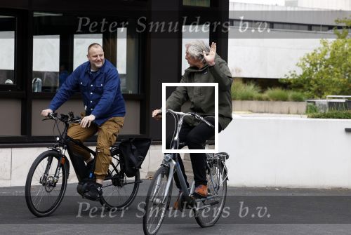 Hilversum 29 augustus 2023
Presentatie nieuwe tv seizoen NPO bij studio 21 op het mediapark. Felix Meurders op de fiets