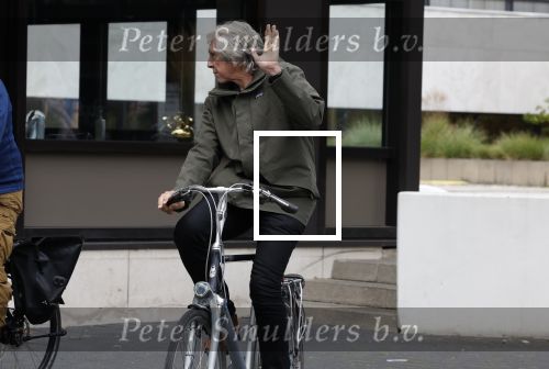 Hilversum 29 augustus 2023
Presentatie nieuwe tv seizoen NPO bij studio 21 op het mediapark. Felix Meurders op de fiets