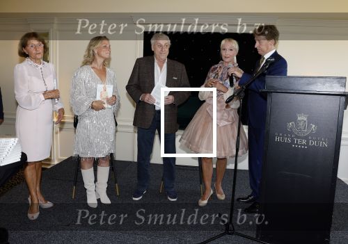 Noordwijk 18 september 2023
Boekpresentatie Annette Wijdom bij Huis ter Duin . Prinses Margarita kreeg eerste exemplaar. Flip Kerkhoven