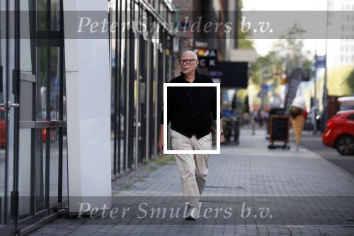 Amsterdam 18 september 2023
Frans Mulder wandelend door Amsterdam zuid.