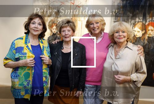 Laren 21 september 2023
Greetje Kauffeld , Tineke de Nooij , Ciska Peters en Therese Steinmetz wonen alle 4 in het Rosa Spier Huis .
