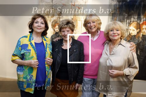 Laren 21 september 2023
Greetje Kauffeld , Tineke de Nooij , Ciska Peters en Therese Steinmetz wonen alle 4 in het Rosa Spier Huis .