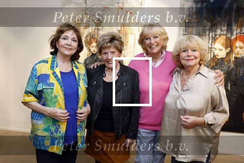 Laren 21 september 2023
Greetje Kauffeld , Tineke de Nooij , Ciska Peters en Therese Steinmetz wonen alle 4 in het Rosa Spier Huis .