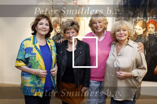 Laren 21 september 2023
Greetje Kauffeld , Tineke de Nooij , Ciska Peters en Therese Steinmetz wonen alle 4 in het Rosa Spier Huis .