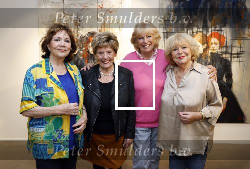 Laren 21 september 2023
Greetje Kauffeld , Tineke de Nooij , Ciska Peters en Therese Steinmetz wonen alle 4 in het Rosa Spier Huis .