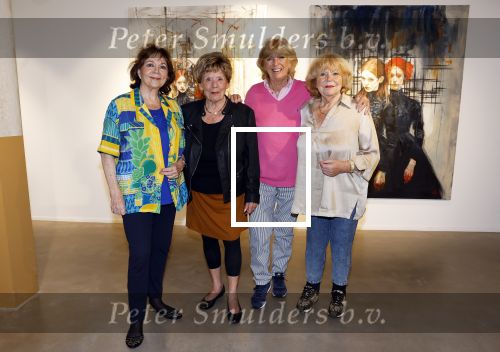 Laren 21 september 2023
Greetje Kauffeld , Tineke de Nooij , Ciska Peters en Therese Steinmetz wonen alle 4 in het Rosa Spier Huis .