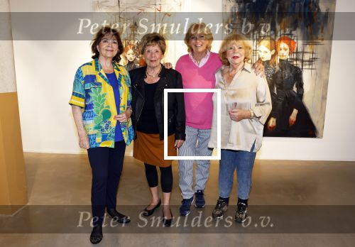 Laren 21 september 2023
Greetje Kauffeld , Tineke de Nooij , Ciska Peters en Therese Steinmetz wonen alle 4 in het Rosa Spier Huis .