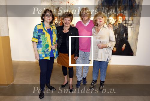 Laren 21 september 2023
Greetje Kauffeld , Tineke de Nooij , Ciska Peters en Therese Steinmetz wonen alle 4 in het Rosa Spier Huis .