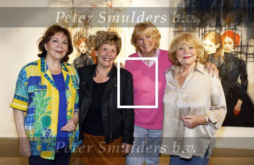 Laren 21 september 2023
Greetje Kauffeld , Tineke de Nooij , Ciska Peters en Therese Steinmetz wonen alle 4 in het Rosa Spier Huis .