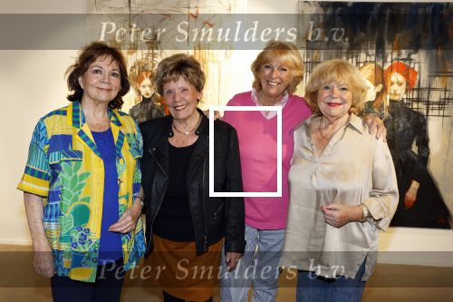 Laren 21 september 2023
Greetje Kauffeld , Tineke de Nooij , Ciska Peters en Therese Steinmetz wonen alle 4 in het Rosa Spier Huis .