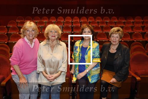 Laren 21 september 2023
Greetje Kauffeld , Tineke de Nooij , Ciska Peters en Therese Steinmetz wonen alle 4 in het Rosa Spier Huis .