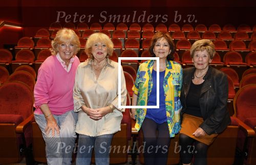 Laren 21 september 2023
Greetje Kauffeld , Tineke de Nooij , Ciska Peters en Therese Steinmetz wonen alle 4 in het Rosa Spier Huis .
