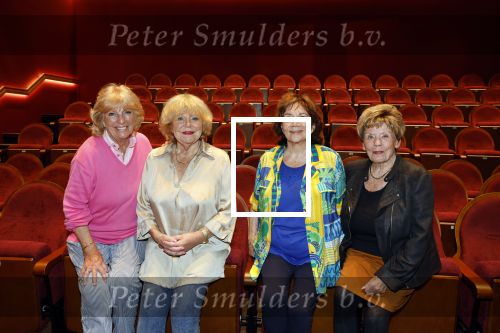 Laren 21 september 2023
Greetje Kauffeld , Tineke de Nooij , Ciska Peters en Therese Steinmetz wonen alle 4 in het Rosa Spier Huis .