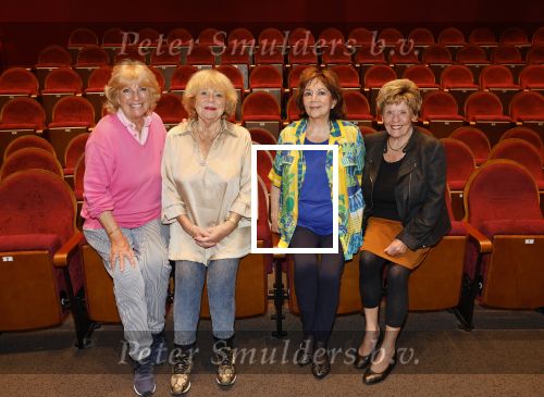 Laren 21 september 2023
Greetje Kauffeld , Tineke de Nooij , Ciska Peters en Therese Steinmetz wonen alle 4 in het Rosa Spier Huis .