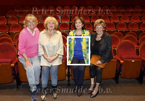 Laren 21 september 2023
Greetje Kauffeld , Tineke de Nooij , Ciska Peters en Therese Steinmetz wonen alle 4 in het Rosa Spier Huis .