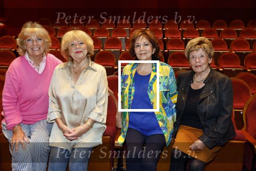 Laren 21 september 2023
Greetje Kauffeld , Tineke de Nooij , Ciska Peters en Therese Steinmetz wonen alle 4 in het Rosa Spier Huis .