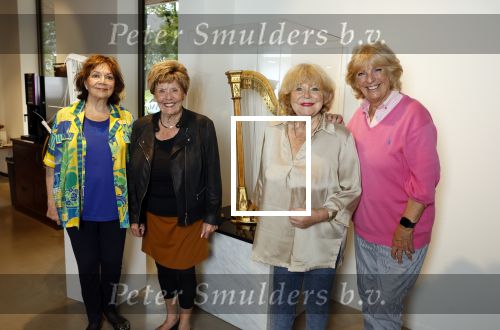 Laren 21 september 2023
Greetje Kauffeld , Tineke de Nooij , Ciska Peters en Therese Steinmetz wonen alle 4 in het Rosa Spier Huis .