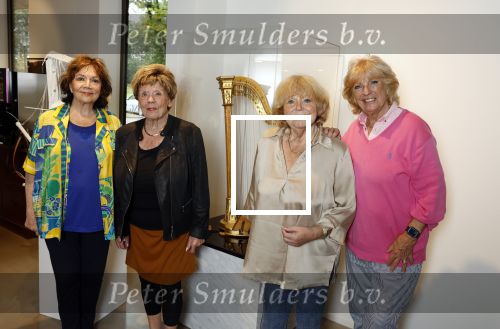 Laren 21 september 2023
Greetje Kauffeld , Tineke de Nooij , Ciska Peters en Therese Steinmetz wonen alle 4 in het Rosa Spier Huis .