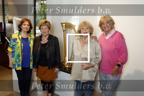 Laren 21 september 2023
Greetje Kauffeld , Tineke de Nooij , Ciska Peters en Therese Steinmetz wonen alle 4 in het Rosa Spier Huis .