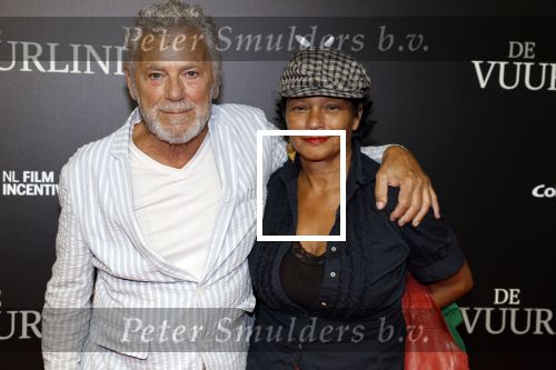 Amsterdam 11 september 2023
Premiere de Vuurlinie in Thuschinski Amsterdam .  Hans Dagelet en partner Esther Apituley