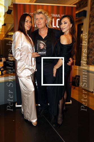 Amsterdam 25 september 2023
Boekpresentatie Hans Klok in Carre . Hans Klok met assistentes