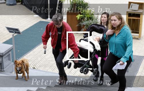 Amsterdam  1 september 2023
Aftrap van Stoptober bij VondelCS in het vondelpark.
Dit Jaar zijn Maxime Meiland Sergio Vyent en Herman Brusselmans de deelnemers . Herman Brusselmans met vriendin en zoontje