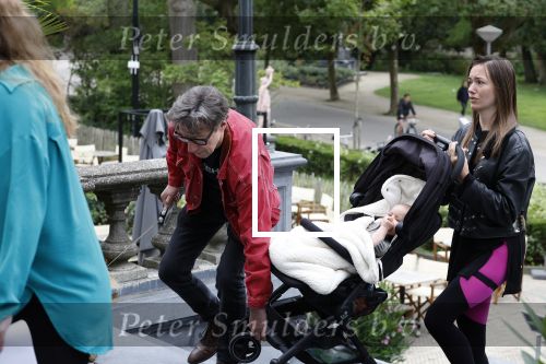 Amsterdam  1 september 2023
Aftrap van Stoptober bij VondelCS in het vondelpark.
Dit Jaar zijn Maxime Meiland Sergio Vyent en Herman Brusselmans de deelnemers . Herman Brusselmans met vriendin en zoontje