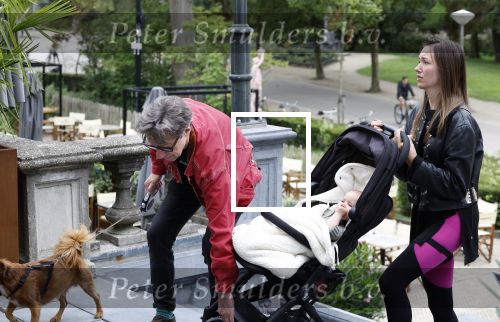 Amsterdam  1 september 2023
Aftrap van Stoptober bij VondelCS in het vondelpark.
Dit Jaar zijn Maxime Meiland Sergio Vyent en Herman Brusselmans de deelnemers . Herman Brusselmans met vriendin en zoontje