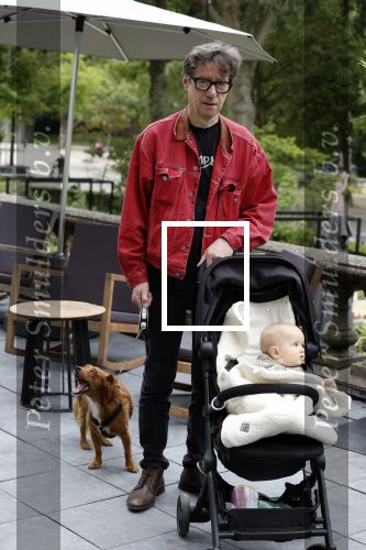 Amsterdam  1 september 2023
Aftrap van Stoptober bij VondelCS in het vondelpark.
Dit Jaar zijn Maxime Meiland Sergio Vyent en Herman Brusselmans de deelnemers . Herman Brusselmans met  zoontje