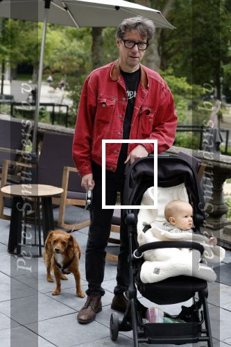 Amsterdam  1 september 2023
Aftrap van Stoptober bij VondelCS in het vondelpark.
Dit Jaar zijn Maxime Meiland Sergio Vyent en Herman Brusselmans de deelnemers . Herman Brusselmans met  zoontje