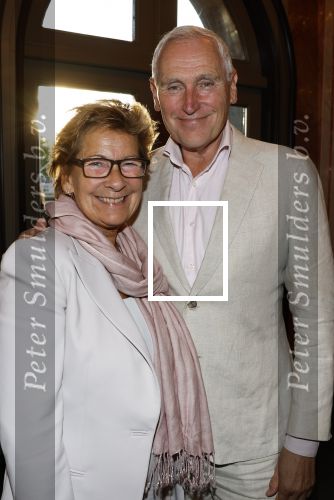 Amsterdam 31 augustus 2023
Premiere het grootste zwanenmeer ter wereld in Carre. Jeanine v d Ende en schrijver Arthur Japin