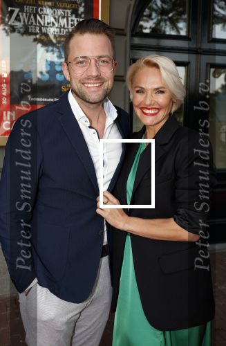 Amsterdam 31 augustus 2023
Premiere het grootste zwanenmeer ter wereld in Carre.
Jelle de Jong met partner