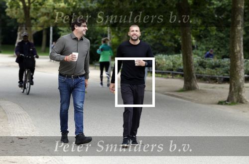 Amsterdam 1 september 2023
Johnny Heitinga met goede vriend Ralph Manheim met kopje koffie in het vondelpark.