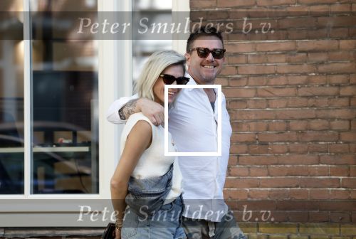 Amsterdam 8 september 2023
Johnny de Mol en zijn vrouw Anouk de Mol  op straat in Amsterdam zuid.