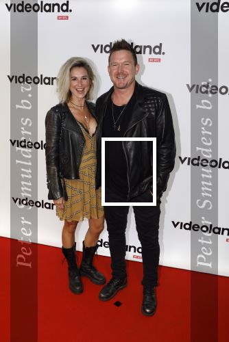 Amsterdam 25 september 2023
Premiere Kane in Tuschinski. Johnny de Mol en zijn  vrouw Anouk de Mol
