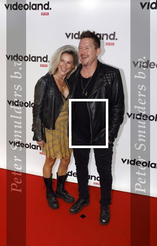 Amsterdam 25 september 2023
Premiere Kane in Tuschinski. Johnny de Mol en zijn  vrouw Anouk de Mol