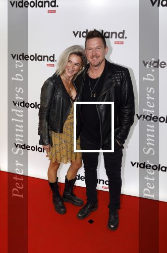 Amsterdam 25 september 2023
Premiere Kane in Tuschinski. Johnny de Mol en zijn  vrouw Anouk de Mol