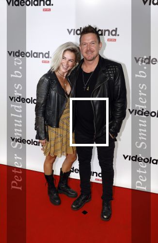 Amsterdam 25 september 2023
Premiere Kane in Tuschinski. Johnny de Mol en zijn  vrouw Anouk de Mol