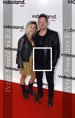 Amsterdam 25 september 2023
Premiere Kane in Tuschinski. Johnny de Mol en zijn  vrouw Anouk de Mol