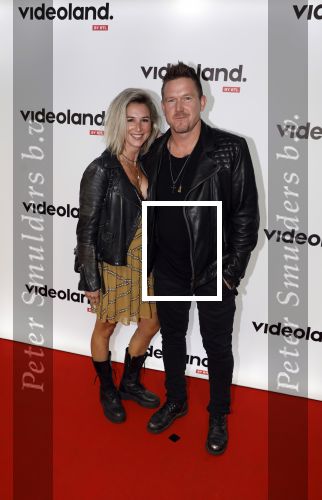 Amsterdam 25 september 2023
Premiere Kane in Tuschinski. Johnny de Mol en zijn  vrouw Anouk de Mol