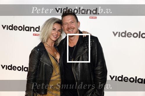 Amsterdam 25 september 2023
Premiere Kane in Tuschinski. Johnny de Mol en zijn  vrouw Anouk de Mol