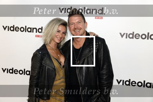 Amsterdam 25 september 2023
Premiere Kane in Tuschinski. Johnny de Mol en zijn  vrouw Anouk de Mol