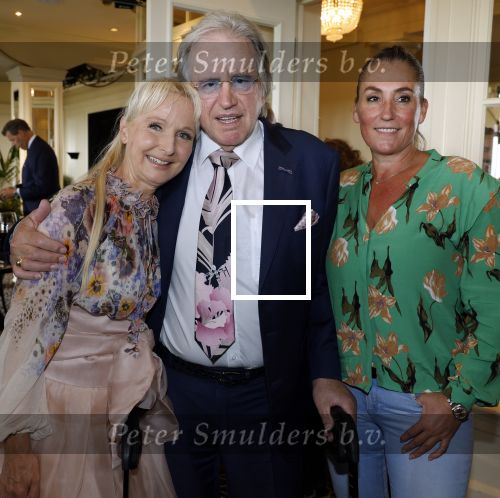 Noordwijk 18 september 2023
Boekpresentatie Annette Wijdom bij Huis ter Duin . Prinses Margarita kreeg eerste exemplaar.
Lee Towers kwam met zijn dochter Claudia