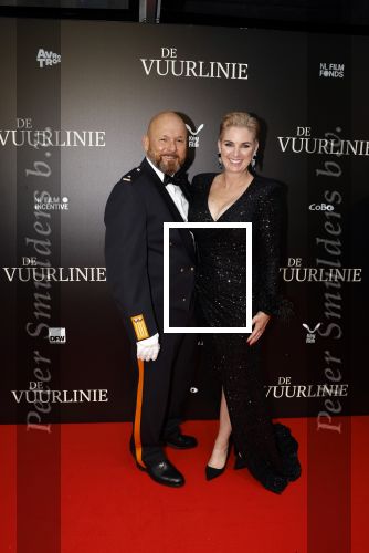 Amsterdam 11 september 2023
Premiere de Vuurlinie in Thuschinski Amsterdam . Marco Kroon kwam met zijn vrouw en drie zoons