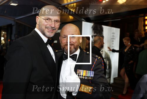 Amsterdam 11 september 2023
Premiere de Vuurlinie in Thuschinski Amsterdam . Marco Kroon kwam met zijn vrouw . Marco met zijn advocaat Geert Jan Knoops en zijn vrouw  Carly Knoops